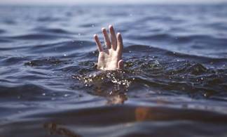 На побережье озера Алаколь в необорудованном для купания месте утонул мужчина