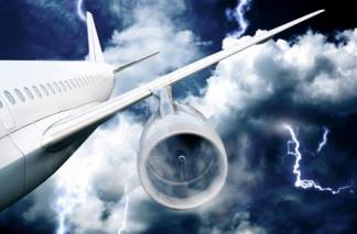 В вылетевший из Алматы самолет ударила молния