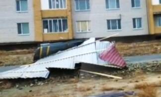 Сильный ветер сорвал крышу сельской больницы в ВКО