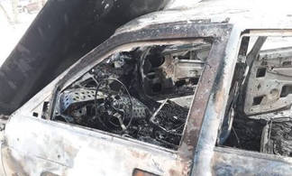 На выходных в Усть-Каменогорске сгорели две машины, пожар на одной из них зацепил соседние автомобили