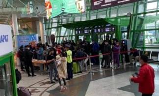 Из-за приложения Ashyq в аэропорту Нур-Султана пассажиры устроили столпотворение