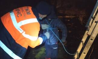 Спасатели Усть-Каменогорска помогли застрявшему на крыше заброшенного здания мальчику