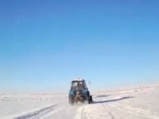 Трактор провалился под лёд в ВКО