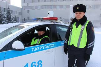 В Усть-Каменогорске полицейские организовали «зеленый коридор» и помогли экстренно доставить ребенка в больницу.