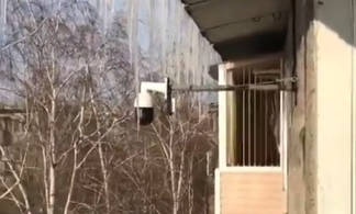 Камеру видеонаблюдения перевесили, чтобы не смущать впечатлительных жильцов