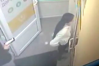 Столичные полицейские ищут девушку, которая сбежала с чужими волосами