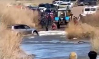 В Карагандинской области на дне реки обнаружена машина пропавшего экс-депутата