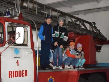 В Риддере школьники посетили пожарную часть