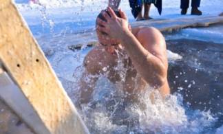 Опасны ли крещенские купания во время пандемии