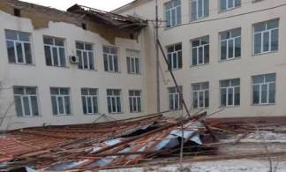 Ураган сорвал кровли с трех школ в Атырауской области