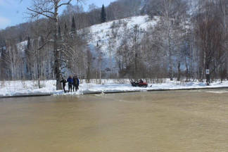 Семь человек застряли на несколько дней на другом берегу реки Сержиха из-за высокого уровня воды