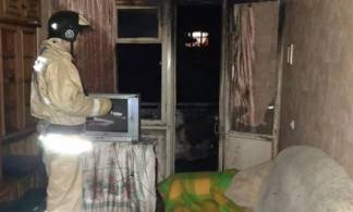 Ночью в Усть-Каменогорске из-за пожара на балконе пришлось эвакуировать жителей нескольких квартир
