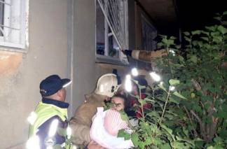 При пожаре в Усть-Каменогорске сотрудниками ДЧС ВКО спасено 12 жителей
