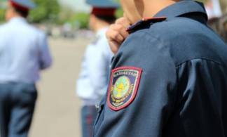 Казахстанских полицейских осудили за наркотики, вымогательство и незаконное задержание