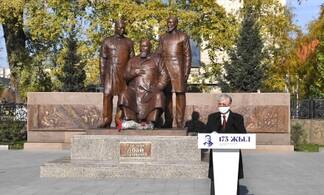 Токаев принял участие в церемонии открытия памятника Абаю в Семее