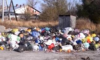 8 тысяч жителей Кокшетау остались без мусорных контейнеров и завалили район отходами