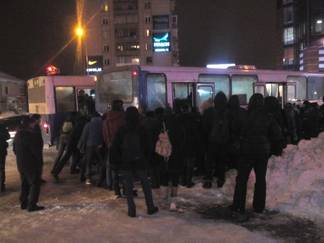 В Усть-Каменогорске из-за снежного коллапса подорожало такси
