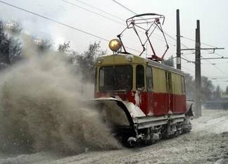 Снегоочистительный трамвай 8 раз сходил с рельсов