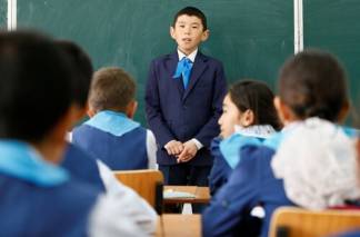 Казахстанским школьникам могут продлить учебный год