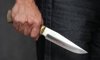 Житель Усть-Каменогорска угрожая ножом отобрал телефон у мужчины