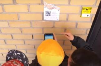 Безопасность детей: в школах Казахстана установят специальные таблички с QR-кодом