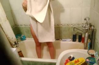 В Атырау ревнивый муж установил скрытую камеру в ванной комнате родственников