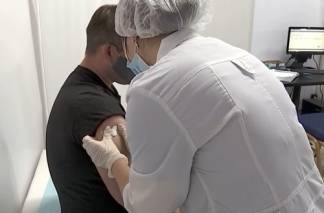 Новую казахстанскую вакцину QazCoVac-P испытают на людях