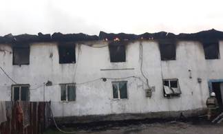 В Алматы сгорело общежитие, 20 семей лишились крова и вещей
