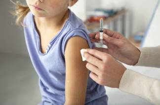 Казахстан не будет испытывать вакцину QazVac на детях
