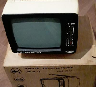 Продам  маленький не бывший в употреблении ретро телевизор в упаковке 