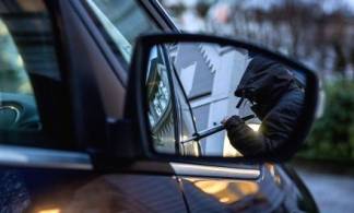 Мужчина снимал запчасти с припаркованных автомобилей в Усть-Каменогорске