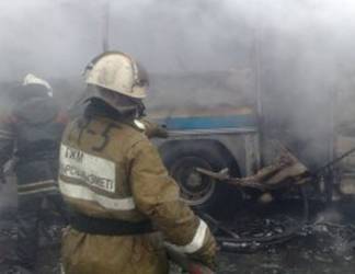 Пассажирский автобус загорелся во время движения в Усть-Каменогорске