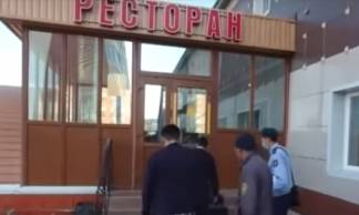 В Усть-Каменогорске гости выпрыгивали из окон ресторана, когда нагрянула полиция
