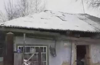 В Усть-Каменогорске пенсионер несколько дней пролежал под завалами собственного дома