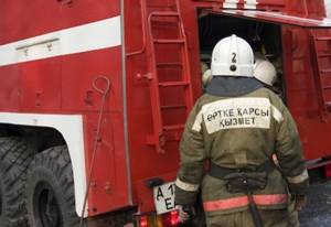 Восемь автомобилей спасли из огня пожарные Усть-Каменогорска