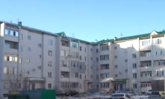 Жители новостройки в Уральске боятся, что их дом развалится