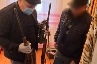 Арсенал оружия изъяли полицейские ВКО у сельчанина
