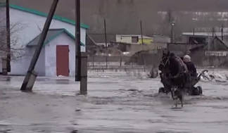 Четвертые сутки идет борьба с паводком в Восточном Казахстане