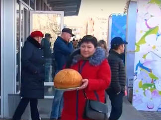 Бауырсак весом 6 килограммов испекла жительница Усть-Каменогорска