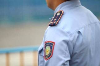 Наручники за свой счет: казахстанские полицейские жалуются на маленькие зарплаты и тяжелую жизнь