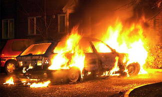 Вчера во дворе Усть-Каменогорска горели автомобили