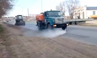 В Усть-Каменогорске начали поливать улицы по утрам