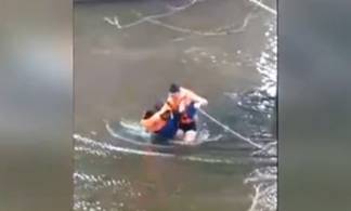 «Она в отключке была»: полицейский спас девушку, спрыгнувшую с моста