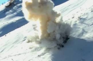Спасатели взрывали снег в горах ВКО