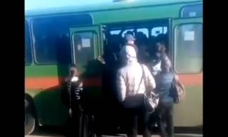 Бой за место в автобусе - ежедневная практика жителей Ахмирово и Меновного