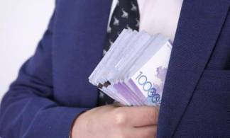 Павлодарского чиновника подозревают в получении взятки в 15 млн тенге
