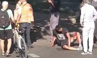 Авария с участием велосипедиста и КамАЗа произошла в Алматы