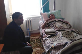 Судьба казахстанского Рэмбо, парализованного после перестрелки с бандитом, взволновала казахстанцев