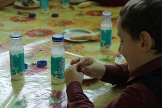 Школьников Усть-Каменогорска лишили бесплатного молока и мёда