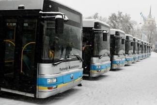 Бастующих в Алматы водителей автобусов отстранили от работы